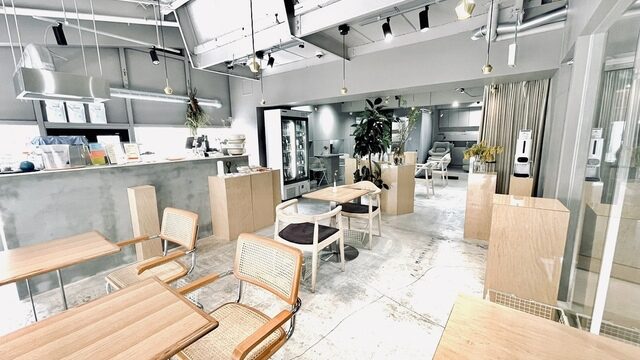 MINIMAL MAAT COFFEE店内